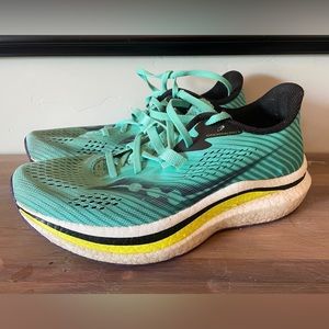 Saucony Endorphin Pro 2. Size 8.